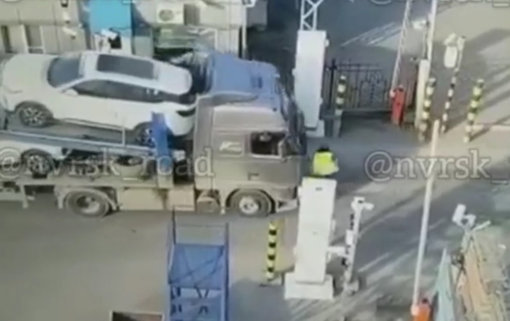 Серьёзно пострадала: автовоз въехал работницу новороссийского лесного порта Серьёзно пострадала: автовоз въехал работницу новороссийского лесного порта