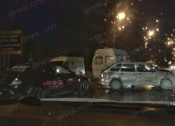 Лихач, сбивший женщину на "зебре" в Новороссийске, попал на видео Лихач, сбивший женщину на "зебре" в Новороссийске, попал на видео