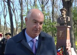 Коллективное подсознательное города-героя: памятники Новороссийска эпохи Игоря Дяченко Коллективное подсознательное города-героя: памятники Новороссийска эпохи Игоря Дяченко