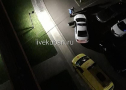 Крохотную девочку не выдержало стекло балкона, и она упала с 8 этажа гостиницы Крохотную девочку не выдержало стекло балкона, и она упала с 8 этажа гостиницы