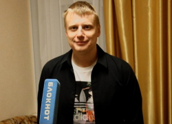 Улыбчивый и позитивный Слава Комиссаренко выступил перед новороссийским зрителем Улыбчивый и позитивный Слава Комиссаренко выступил перед новороссийским зрителем