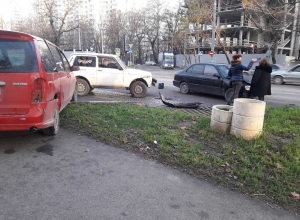 Авария с участием 3 автомобилей произошла в центре Новороссийска Авария с участием 3 автомобилей произошла в центре Новороссийска