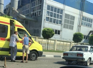 Толпой «покусали» «Солярис» на Магистральной в Новороссийске Толпой «покусали» «Солярис» на Магистральной в Новороссийске