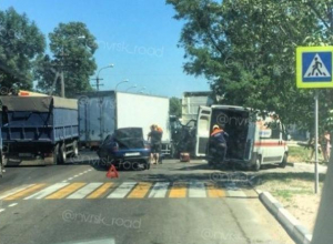 Страшно ребёнка в садик возить: в Новороссийске после ДТП водителя вырезали из машины Страшно ребёнка в садик возить: в Новороссийске после ДТП водителя вырезали из машины