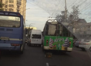 Столкновение общественного транспорта привело к коллапсу в Новороссийске Столкновение общественного транспорта привело к коллапсу в Новороссийске