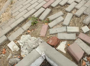 Недоделанная городская среда портит новороссийские дворы Недоделанная городская среда портит новороссийские дворы