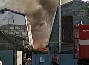 Пожар на территории частного домовладения произошел в Новороссийске Пожар на территории частного домовладения произошел в Новороссийске