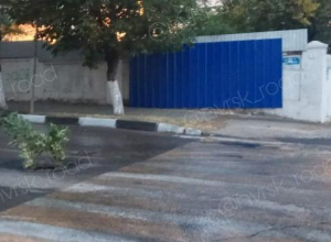 Автомобилисты Новороссийска беспокоятся о безопасности друг друга подручными материалами Автомобилисты Новороссийска беспокоятся о безопасности друг друга подручными материалами
