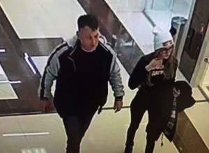 Разыскиваются подозреваемые в краже женской сумки с деньгами и документами в Новороссийске Разыскиваются подозреваемые в краже женской сумки с деньгами и документами в Новороссийске