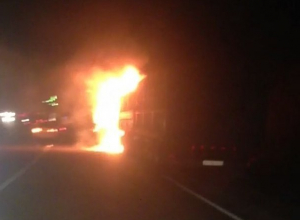Во время движения загорелась фура под Новороссийском Во время движения загорелась фура под Новороссийском