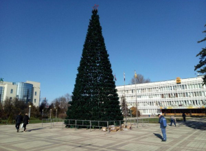 Новороссийские власти хотели установить «3D» ёлку Новороссийские власти хотели установить «3D» ёлку