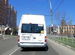 Езда на красный становится нормой для новороссийских маршрутчиков Езда на красный становится нормой для новороссийских маршрутчиков