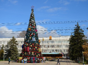 Новороссийская прокуратура запретила покупать новогоднюю ель за 6,7 млн рублей Новороссийская прокуратура запретила покупать новогоднюю ель за 6,7 млн рублей