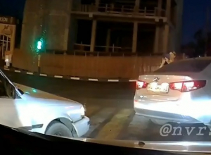 Поножовщиной чуть не обернулось небольшое ДТП в Новороссийске Поножовщиной чуть не обернулось небольшое ДТП в Новороссийске