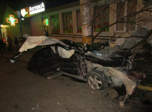 Двое человек и несколько припаркованных авто пострадали в жуткой аварии в Новороссийске Двое человек и несколько припаркованных авто пострадали в жуткой аварии в Новороссийске