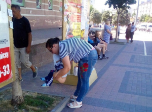 Клумбу на центральной улице Новороссийска превратили в общественный туалет Клумбу на центральной улице Новороссийска превратили в общественный туалет