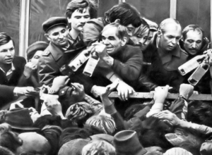 Календарь: 16 мая в СССР начал действовать «сухой закон» Календарь: 16 мая в СССР начал действовать «сухой закон»