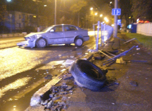 Два водителя решили, что можно ездить без прав и устроили ДТП в Новороссийске Два водителя решили, что можно ездить без прав и устроили ДТП в Новороссийске