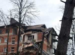 Новороссийцы следят за продолжением работ во взорвавшемся доме Новороссийцы следят за продолжением работ во взорвавшемся доме