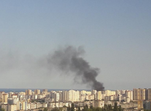 Дым от пожара был виден по всему Новороссийску Дым от пожара был виден по всему Новороссийску