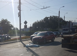 Водитель мопеда погиб под колесами автомобиля в Новороссийске Водитель мопеда погиб под колесами автомобиля в Новороссийске