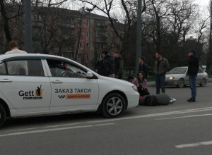 Таксист сбил двух пешеходов на «зебре» в Новороссиске Таксист сбил двух пешеходов на «зебре» в Новороссиске