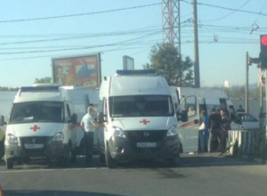 Легковой автомобиль протаранил полную пассажиров маршрутку в Новороссийске Легковой автомобиль протаранил полную пассажиров маршрутку в Новороссийске