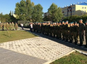 В Новороссийской дивизии готовится массовое увольнение «неудобных» десантников В Новороссийской дивизии готовится массовое увольнение «неудобных» десантников