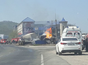 Пожар на АЗС во Владимировке локализован, никто из новороссийцев не пострадал Пожар на АЗС во Владимировке локализован, никто из новороссийцев не пострадал