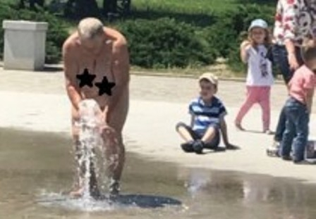 Стражи порядка задержали в центре Новороссийска голую пенсионерку Стражи порядка задержали в центре Новороссийска голую пенсионерку