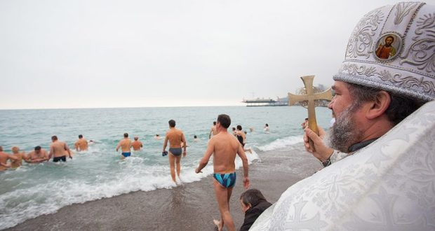 Массовый заплыв новороссийцев на Крещение будут надежно охранять Массовый заплыв новороссийцев на Крещение будут надежно охранять