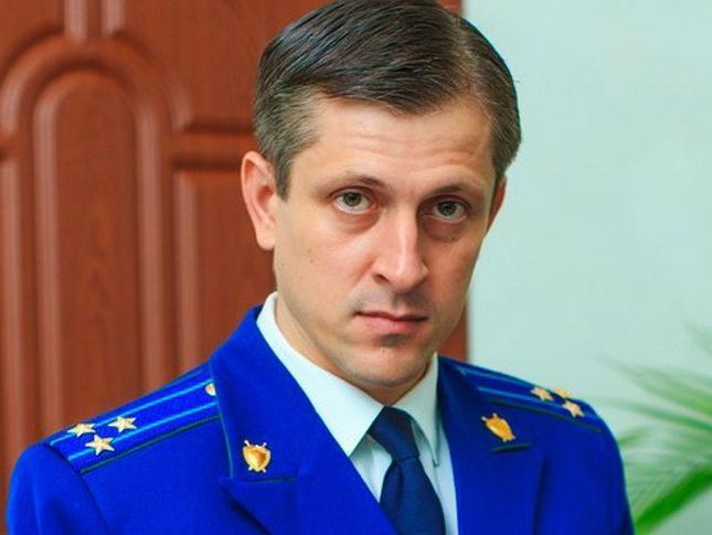 Террористы-первоклассники, елка нетрадиционного украшения, коллеги с лопатами — темы разговора журналистов с прокурором города Игорем Стуконогом Террористы-первоклассники, елка нетрадиционного украшения, коллеги с лопатами — темы разговора журналистов с прокурором города Игорем Стуконогом