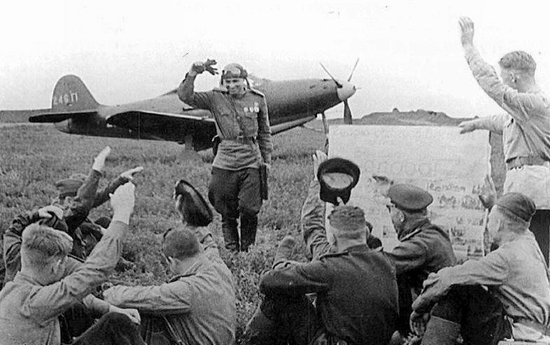 Новороссийск 75 лет назад: советская авиация перехватывает инициативу, итог боев 8:2 Новороссийск 75 лет назад: советская авиация перехватывает инициативу, итог боев 8:2
