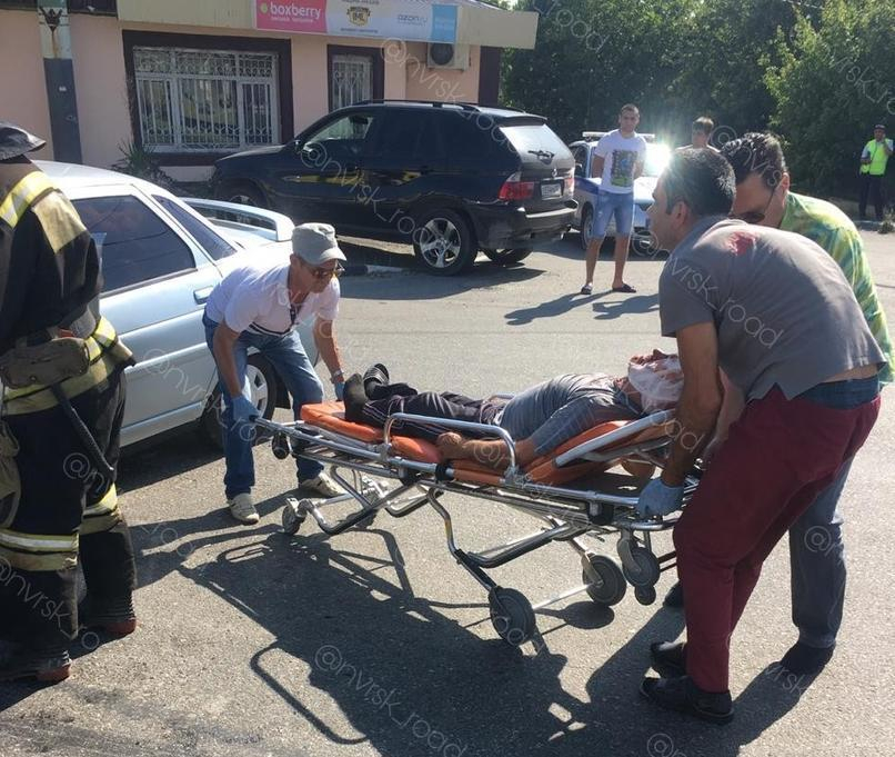 Пассажиров маршрутки летели спасать пять Скорых Новороссийска Пассажиров маршрутки летели спасать пять Скорых Новороссийска