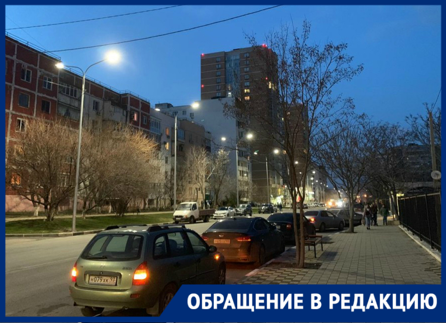 Одну улицу в Новороссийске осветили, вторую – погрузили в тьму Одну улицу в Новороссийске осветили, вторую – погрузили в тьму