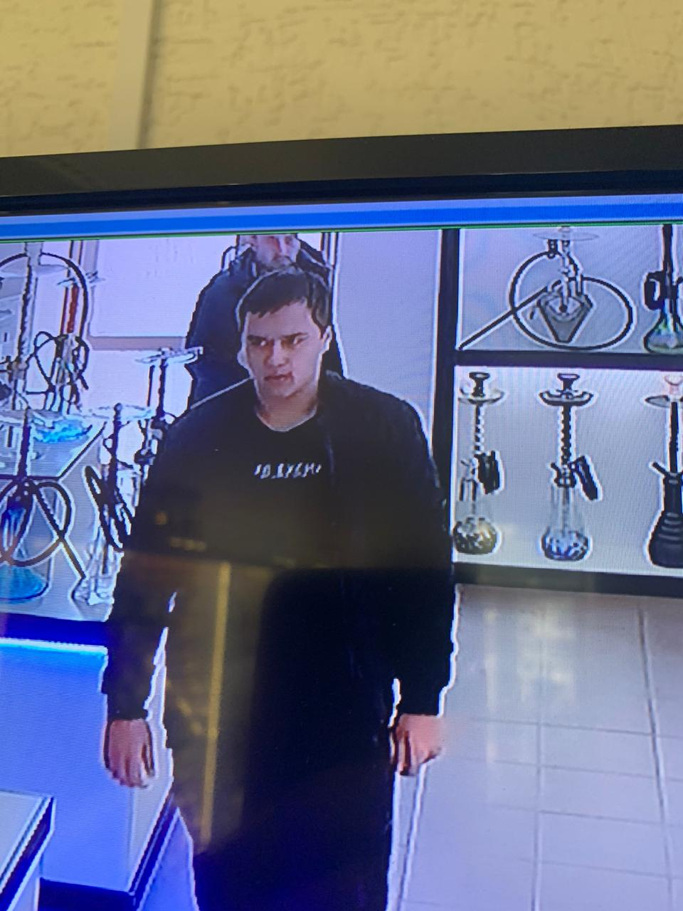 Пусть будет стыдно: камеры видеонаблюдения «поймали» любителя паровых коктейлей в Новороссийске Пусть будет стыдно: камеры видеонаблюдения «поймали» любителя паровых коктейлей в Новороссийске