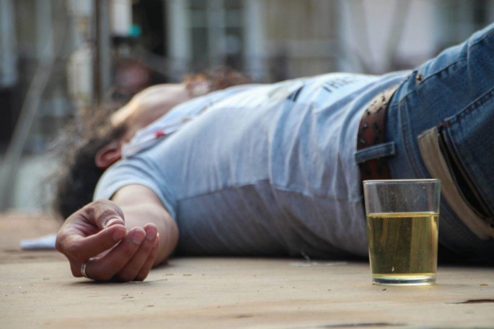 Нашли и выпили: в Новороссийске три человека отравились неизвестной жидкостью