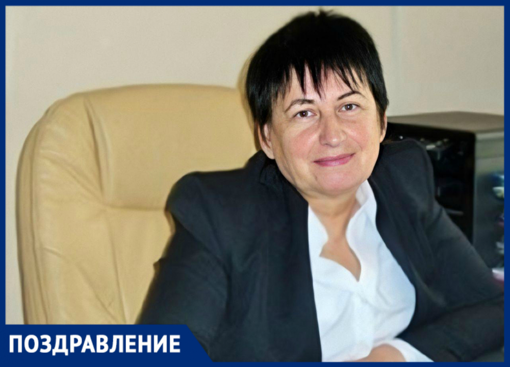 Директор новороссийской школы №40 Галина Алейникова отмечает день рождения
