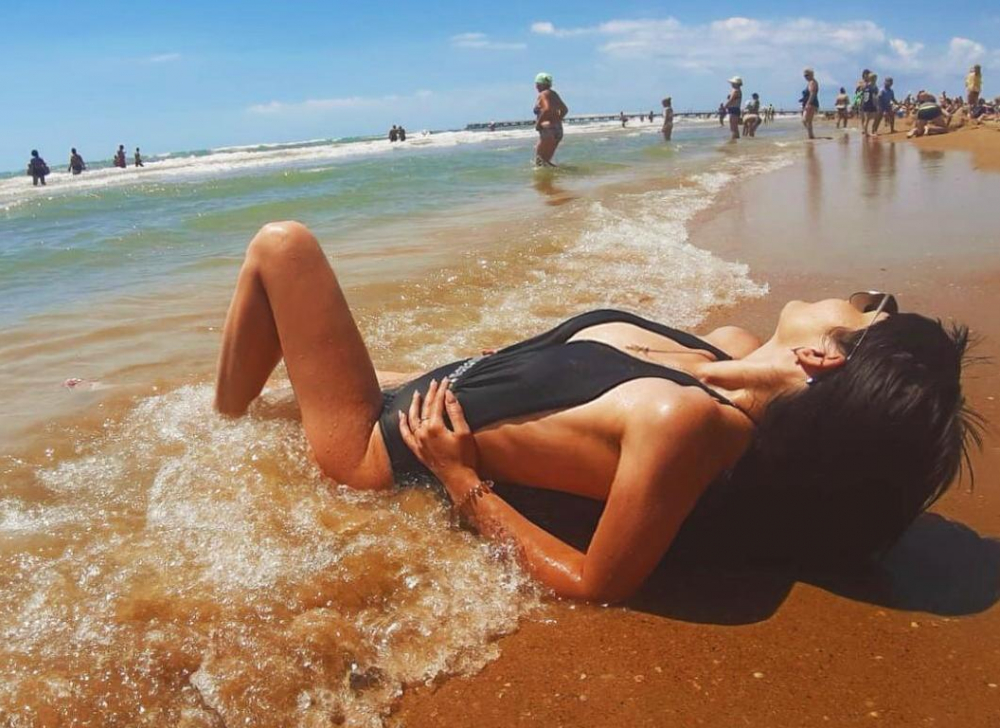 Раздетые девки выигрывают конкурс на пляже