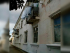 Пенсионерка из Новороссийска ремонтирует фасад МКД вместо управляющей компании