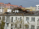 Настоящий бардак творится в Новороссийске на крыше одного из многоквартирных домов