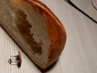 Хлеб оказался с сюрпризом: в Новороссийске ребенок чуть не проглотил запчасть от диодной лампочки