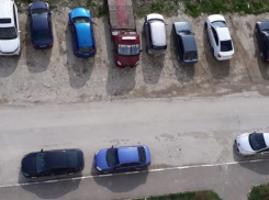 Администрация Новороссийска прокомментировала штрафы за парковку на несуществующих газонах