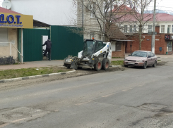 В Новороссийске продолжаются дорожные работы: куда лучше не ехать, чтобы не попасть в пробку