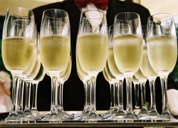 Повышение цен на шампанское, как способ борьбы с дешевизной