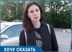 - Мусорки катаются по парковке, бьют машины, мусор летает, - жительница Новороссийска о наболевшем