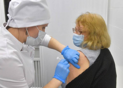 Вакцинация каждые полгода: на Кубани прошел брифинг по заболеваемости COVID-19