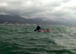 “Машет руками, ему нужна помощь”: новороссийские спасатели сохранили жизнь отчаянному серфингисту 