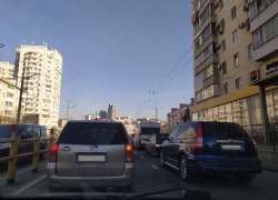 Утренние пробки "парализовали" Новороссийск: куда лучше не ехать 