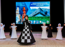 Сотни участников Международного фестиваля меряются силой интеллекта в шахматных поединках